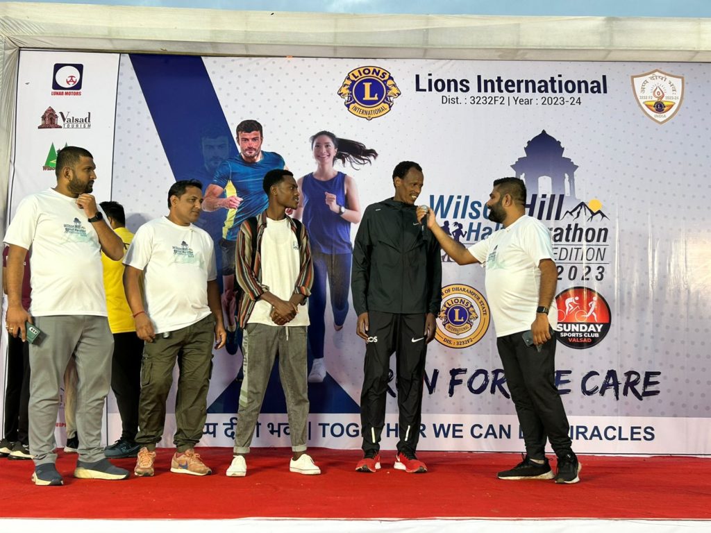આંખના દર્દીઓના લાભાર્થે ધરમપુર વિલ્સન હિલ પર હાફ મેરેથોન યોજાઈ, ૭૦૦ દોડવીરો દોડ્યા