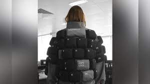 કીબોર્ડ પહેર્યા પછી દૂરથી કોઈ તમને કીબોર્ડ સમજી લે તો નવાઈ નહીં માર્કેટમાં આવી ગયું એક વિચિત્ર જેકેટ, કીબોર્ડના જેવો આકાર