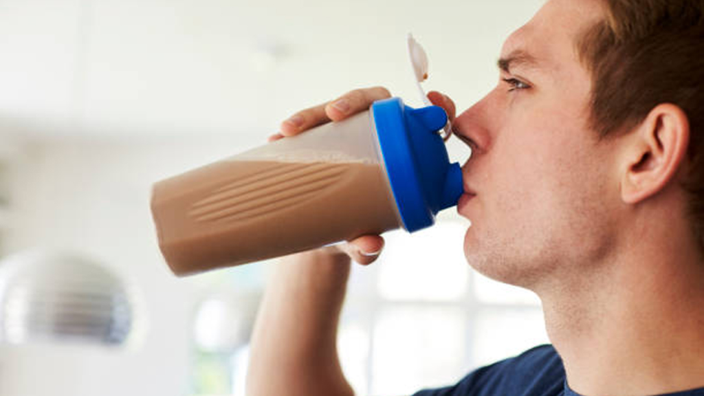 શું તમે પણ વર્કઆઉટ કર્યા પછી પ્રોટીન શેક પી રહ્યા છો, તેના ગેરફાયદા છે ખતરનાક.