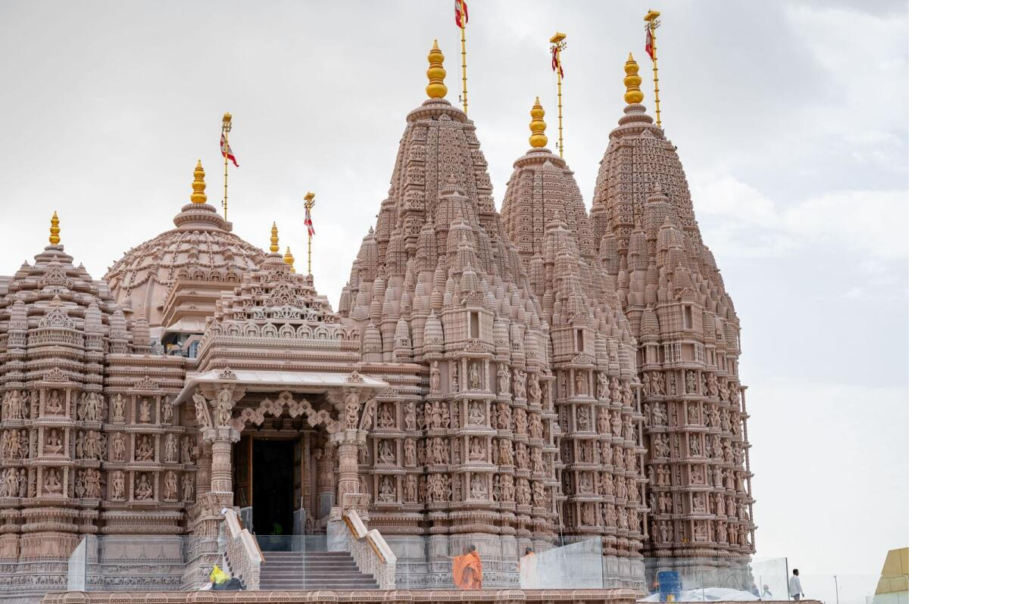 અબુધાબીનું પહેલું મંદિર કાશી વિશ્વનાથ કોરિડોર કરતાં અનેક ગણું મોટું છે! આરસ નહીં, ખાસ પથ્થરથી બનેલું છે