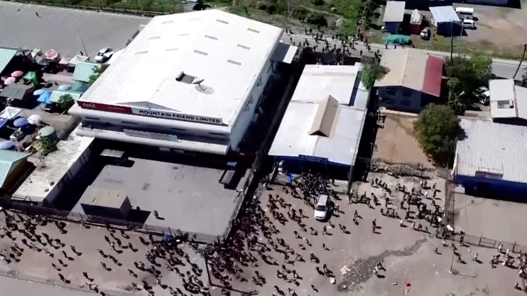 પાપુઆ ન્યુ ગિનીમાં  હરીફ જાતિઓ વચ્ચે બંદૂકની લડાઈમાં 60 થી વધુ લોકો માર્યા ગયા