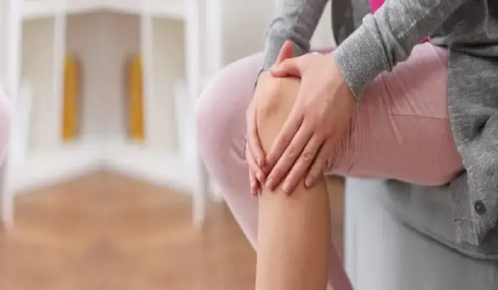 Joint Pain: ચોમાસામાં અને ઠંડીમાં જૂની ઈજા કે સાંધાનો દુખાવો કેમ વધી જાય છે?