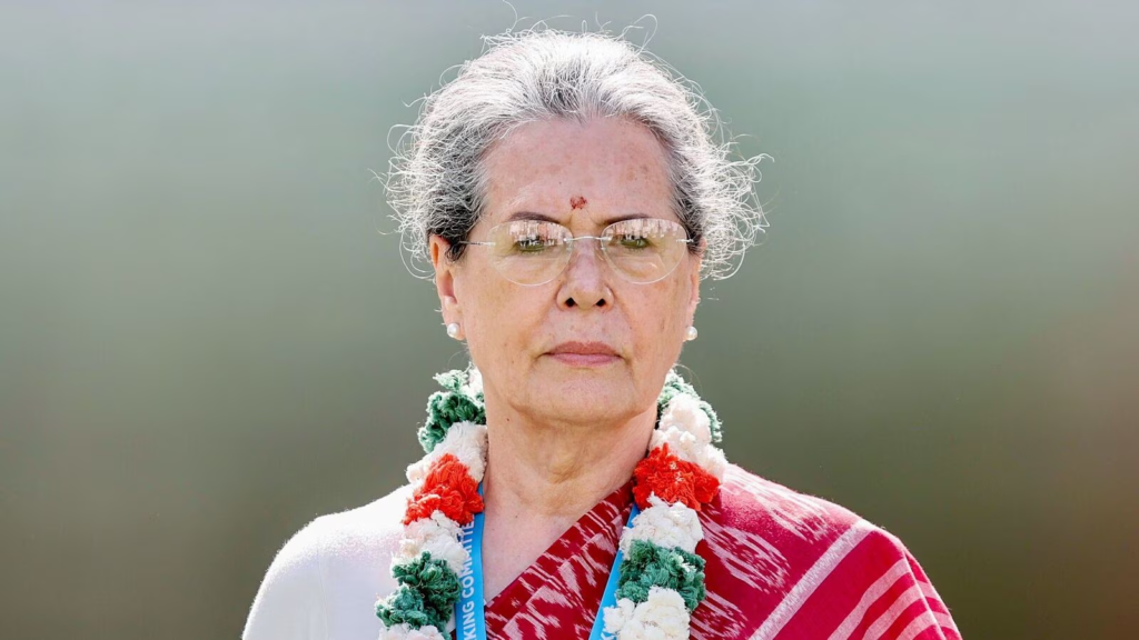 સોનિયા ગાંધીની આત્મકથા ‘Belonging’ પર વિવાદ: પબ્લિશરે પુસ્તક છાપવાનો કર્યો ઇનકાર, હાર્પર કોલિન્સ રેસમાં આગળ