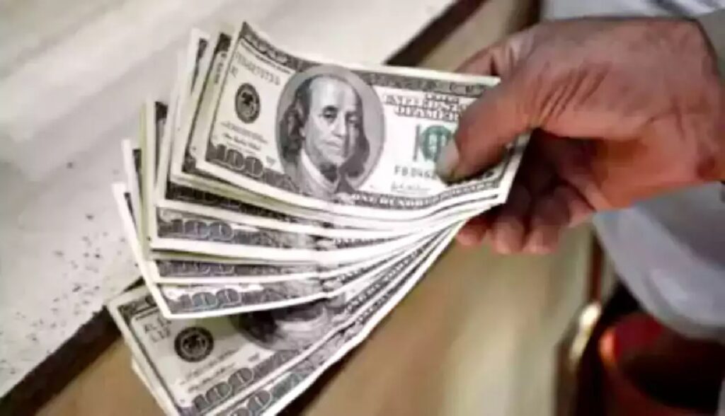 NRI Deposit: બિન-નિવાસી ભારતીયોએ તિજોરી ખોલી, એક મહિનામાં 1 અબજ ડોલર જમા કર્યા