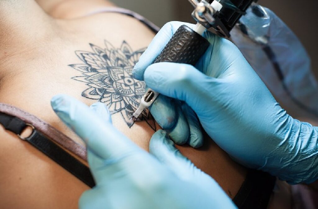 Tattoos Designs Tips: ટેટૂ કરાવતા પહેલા 100 વાર વિચારજો: આ 5 પ્રકારના ટેટૂ કરાવનારાઓને પાછળથી સૌથી વધુ પસ્તાવો થાય છે