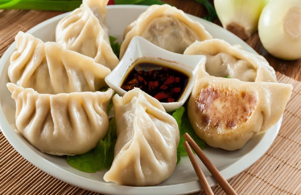 Momos Side Effects: લોટ, ચટણી કે અંદરનું સ્ટફિંગ… મોમોઝમાં સૌથી ખતરનાક વસ્તુ કઈ છે?