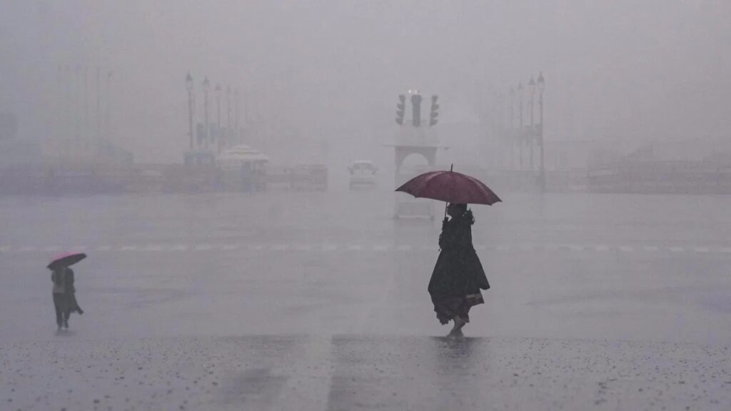 Rain in Delhi-Noida
