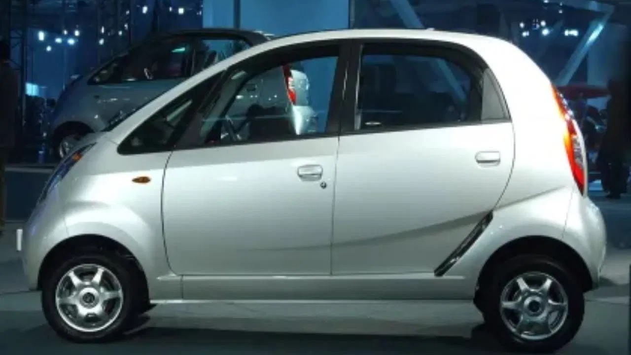 GEM e2 Small Car