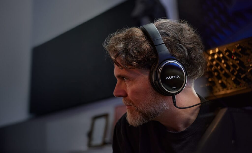 Earphone Side Effects: મોટેથી સંગીત ખતરનાક બની શકે છે, તમારા કાનને કેવી રીતે સુરક્ષિત રાખવા