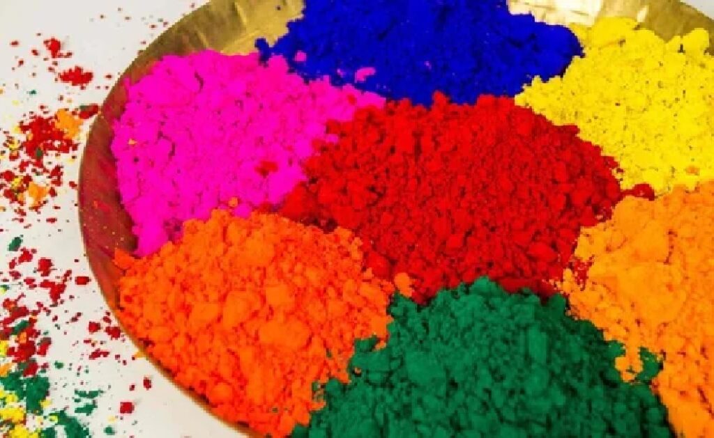 Holi warning: હોળીના રંગોમાં છુપાયેલા જોખમો, કૃત્રિમ ગુલાલ સ્વાસ્થ્ય માટે કેટલું સલામત છે?
