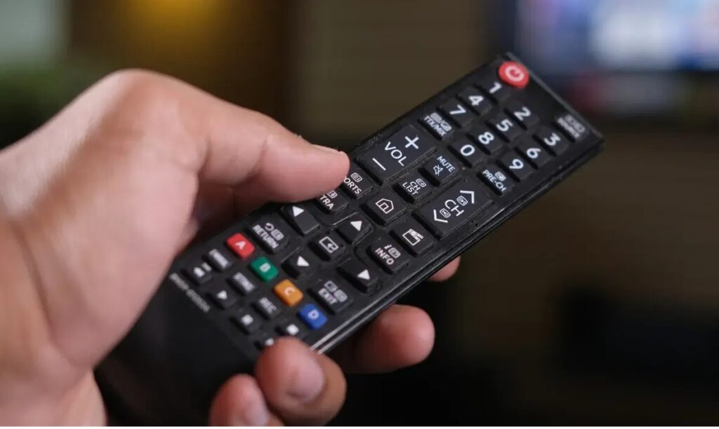 Tech Tips: સ્માર્ટ ટીવી રિમોટને કેવી રીતે રાખવું એકદમ નવું? આ રહી સ્ટેપ-બાય-સ્ટેપ ક્લીનિંગ ગાઈડ